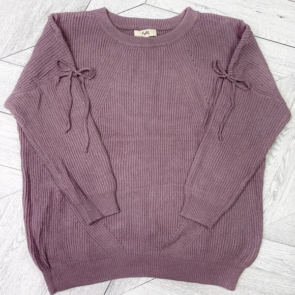 Sweaters - Ribbed sweater with open slit on sleeves.